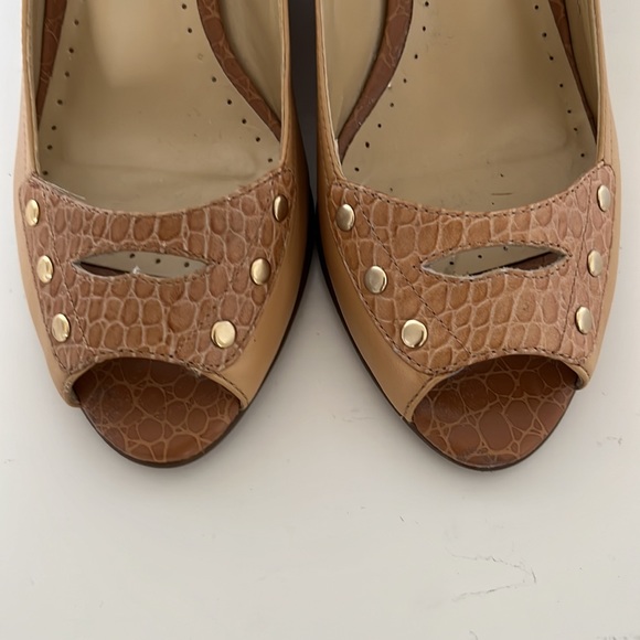 **3 for $30** Liz Claiborne Light Tan Open Toe Low Stacked Heeled Wedge 8.5 - Picture 2 of 9